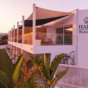 Blue Harbour Boutique מלון דירות